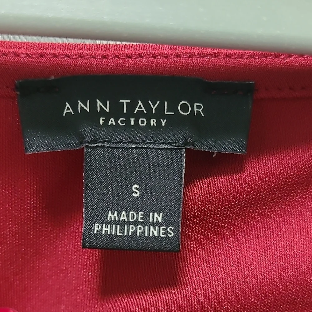 Ann Taylor Factory‎ Red Puff Sleeve Fitted Blouse Size Samll Brandywine - Picture 3 of 5